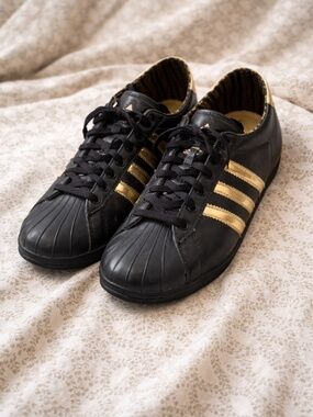Adidas Black Gold Shell Toe Sneakers Classic Superstar Style Size 8